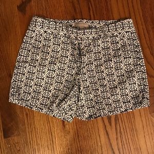 Gorgeous navy and white patterned shorts